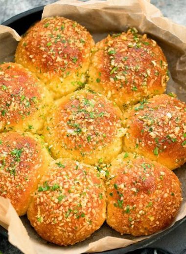 Air Fryer Garlic Bread Rolls