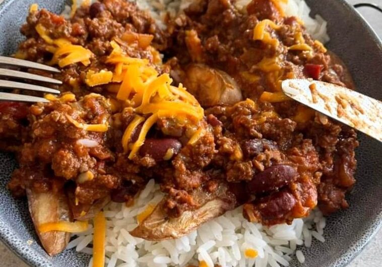 Spicy Chili Con Carne with Flavorful Rice